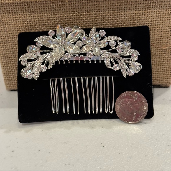 Rhinestone Hair Comb ( Bridal, Fomal) silver with clear rhinestones- Floral - Picture 5 of 7
